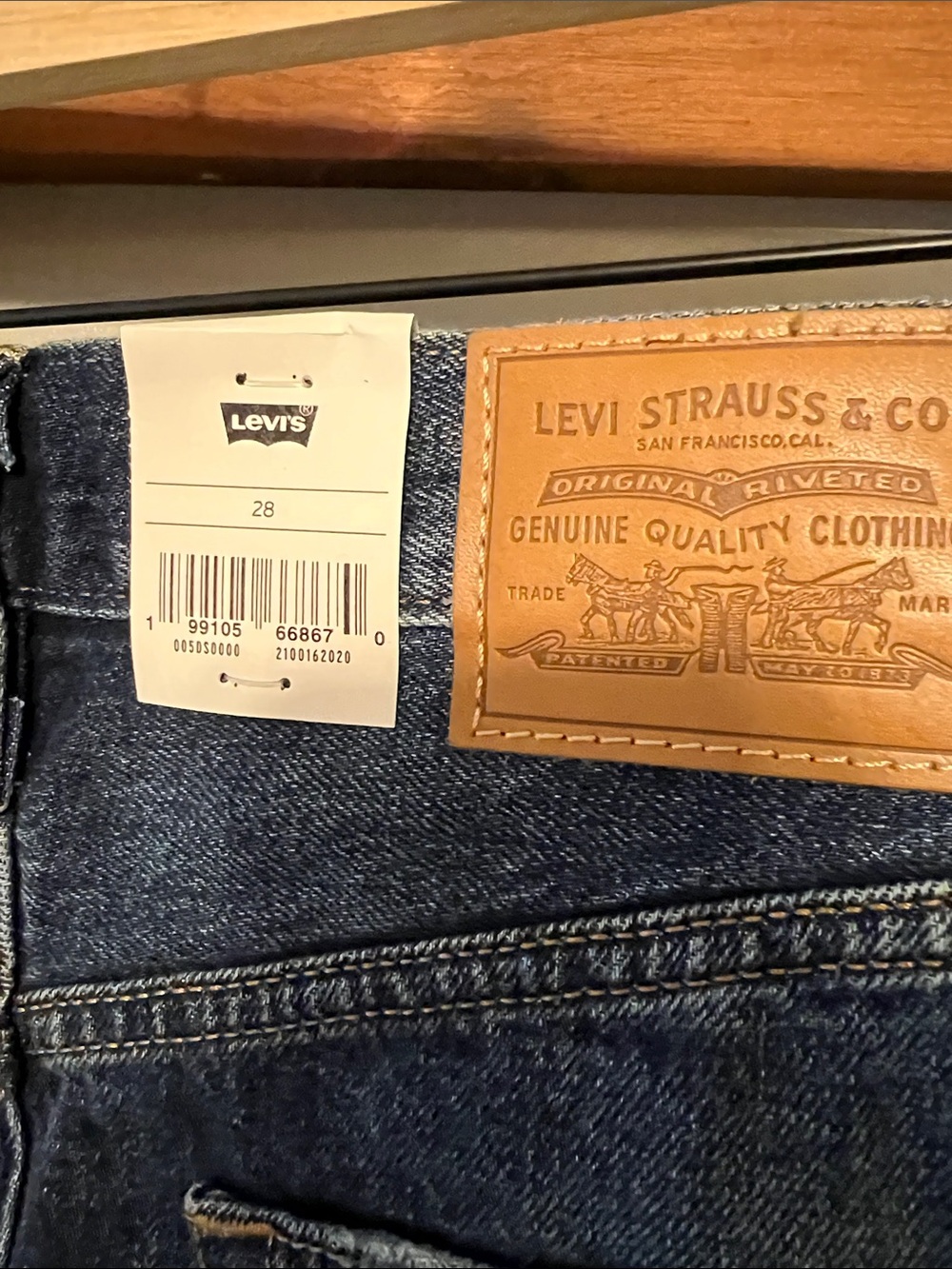 Levi’s Ribcage Shorts - Picture 3 of 3